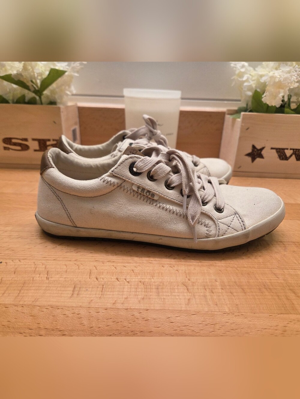 Taos Footwear  Star Sneakers Beige Canvas  Women's Size 7.5